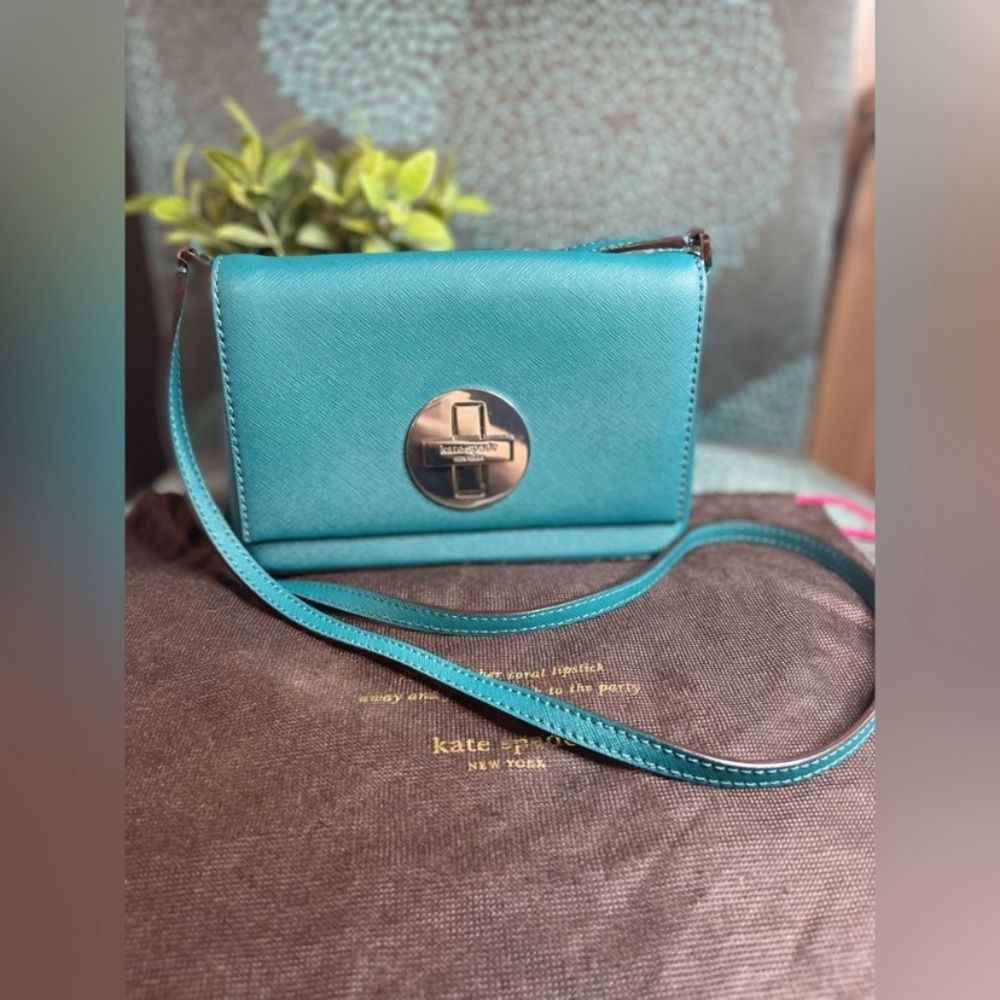Kate Spade ♠️ teal crossbody bag with turn-lock closure